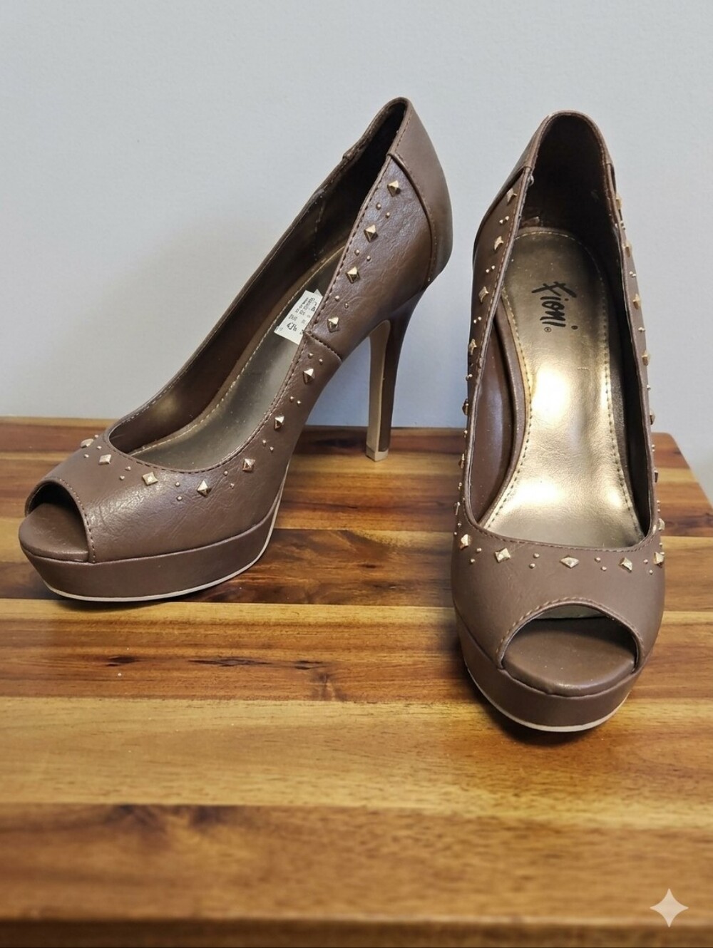 Gorgeous Fioni Studded Peep Toe Platform Pump Heels Size 7.5